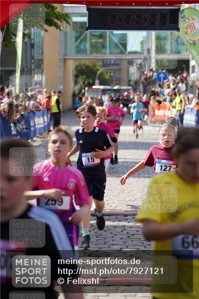 13.06.2025 - Holstenköstenlauf Felixshl http://msf.ph/oto/7927121 13.06.2025 16:51:40 Laufen 15, 27, 51, 127, 128, 259, 398, 544, 662, 812, 813, 937, 1166, 1167, 1824 meine-sportfotos.de