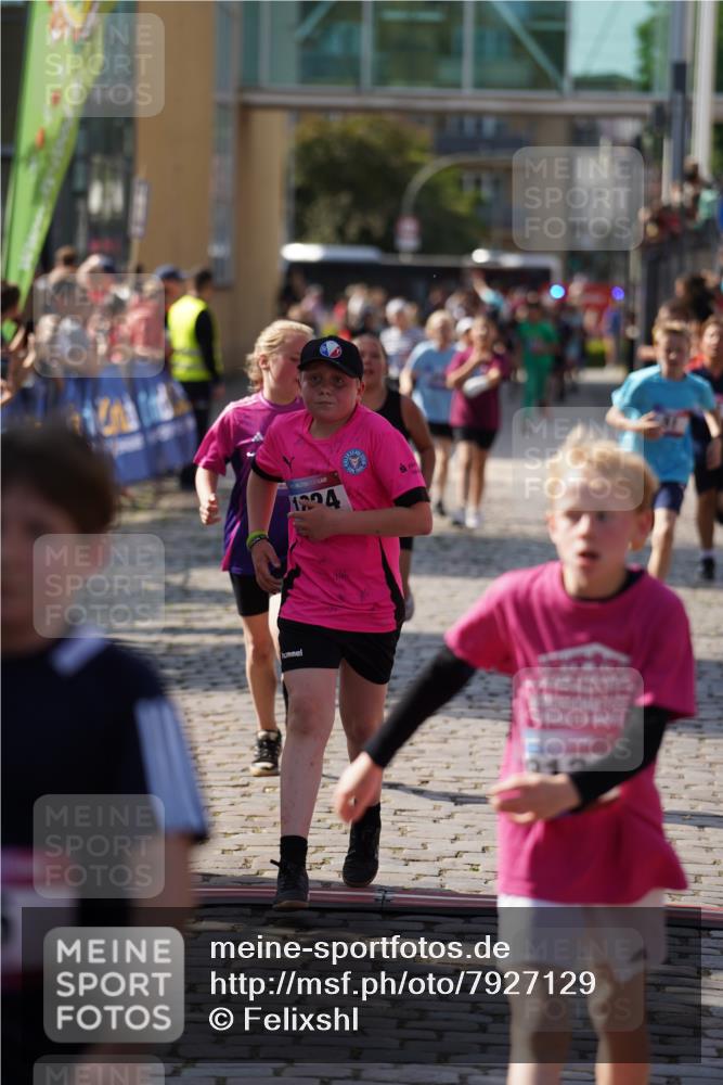 13.06.2025 - Holstenköstenlauf Felixshl http://msf.ph/oto/7927129 13.06.2025 16:51:42 Laufen 15, 27, 51, 127, 128, 137, 406, 541, 544, 812, 813, 937, 1166, 1167, 1824, 1860 meine-sportfotos.de