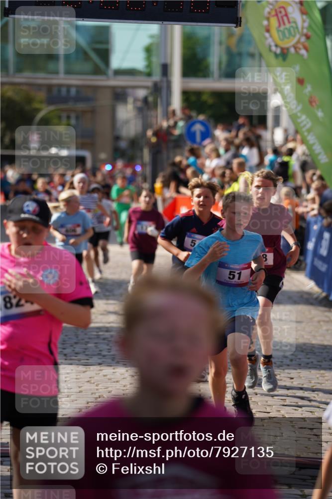 13.06.2025 - Holstenköstenlauf Felixshl http://msf.ph/oto/7927135 13.06.2025 16:51:45 Laufen 27, 51, 128, 137, 146, 406, 541, 544, 807, 812, 1028, 1166, 1167, 1824, 1860 meine-sportfotos.de