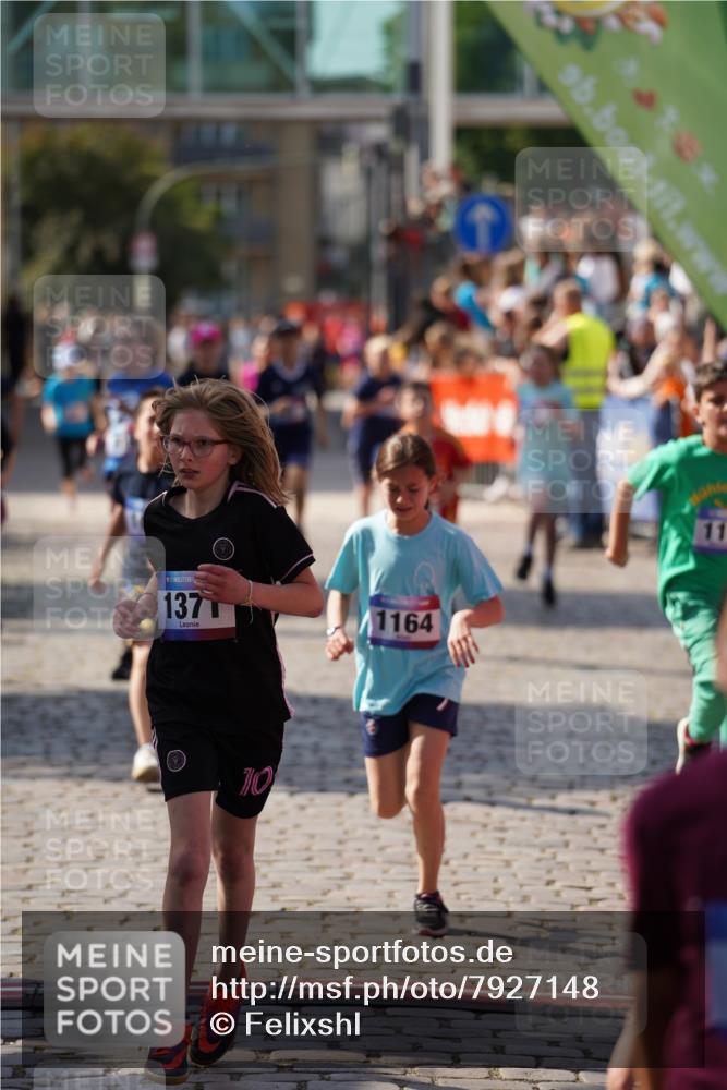 13.06.2025 - Holstenköstenlauf Felixshl http://msf.ph/oto/7927148 13.06.2025 16:51:54 Laufen 41, 48, 93, 146, 399, 541, 802, 807, 815, 1028, 1032, 1034, 1113, 1164, 1260, 1366, 1371, 1935 meine-sportfotos.de