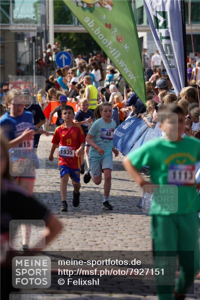 13.06.2025 - Holstenköstenlauf Felixshl http://msf.ph/oto/7927151 13.06.2025 16:51:57 Laufen 41, 48, 93, 399, 537, 802, 815, 1032, 1034, 1113, 1164, 1260, 1366, 1371, 1935 meine-sportfotos.de