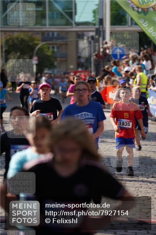 13.06.2025 - Holstenköstenlauf Felixshl http://msf.ph/oto/7927154 13.06.2025 16:51:58 Laufen 41, 48, 93, 399, 537, 802, 815, 1032, 1034, 1113, 1164, 1260, 1366, 1371, 1935 meine-sportfotos.de