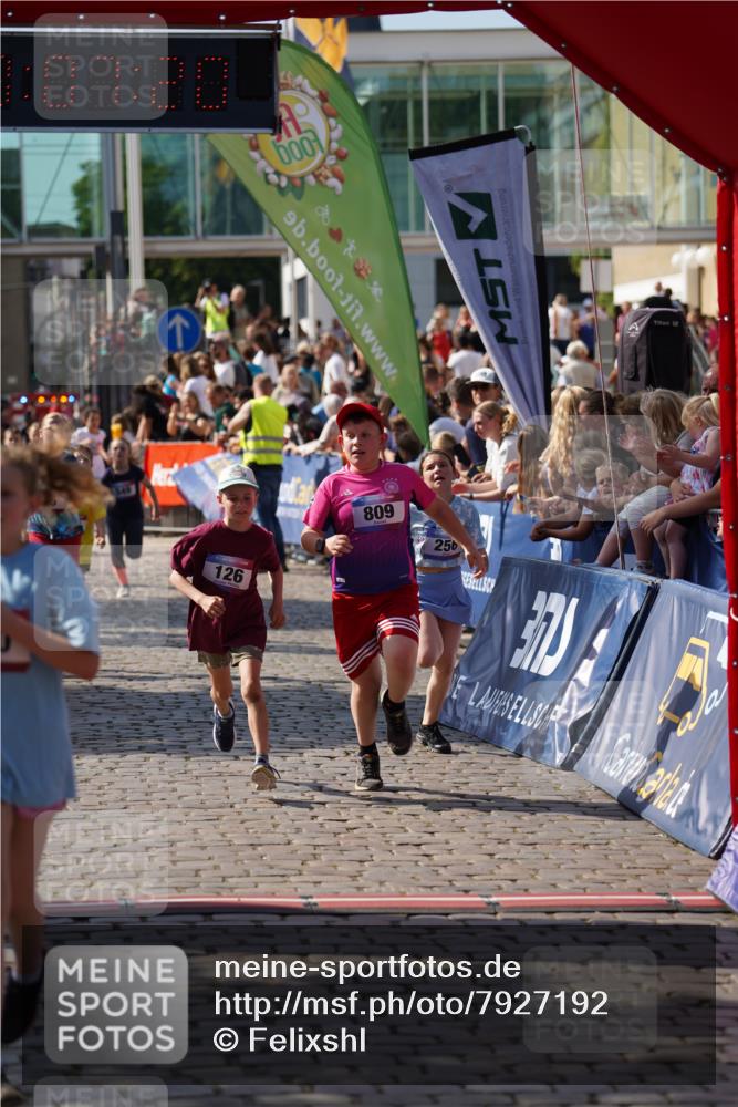 13.06.2025 - Holstenköstenlauf Felixshl http://msf.ph/oto/7927192 13.06.2025 16:52:19 Laufen 126, 255, 256, 262, 266, 397, 400, 540, 549, 660, 809, 817, 927, 930, 936, 1250, 1266 meine-sportfotos.de