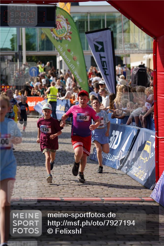 13.06.2025 - Holstenköstenlauf Felixshl http://msf.ph/oto/7927194 13.06.2025 16:52:20 Laufen 126, 255, 256, 262, 266, 400, 540, 549, 660, 809, 817, 927, 930, 936, 1250, 1266 meine-sportfotos.de