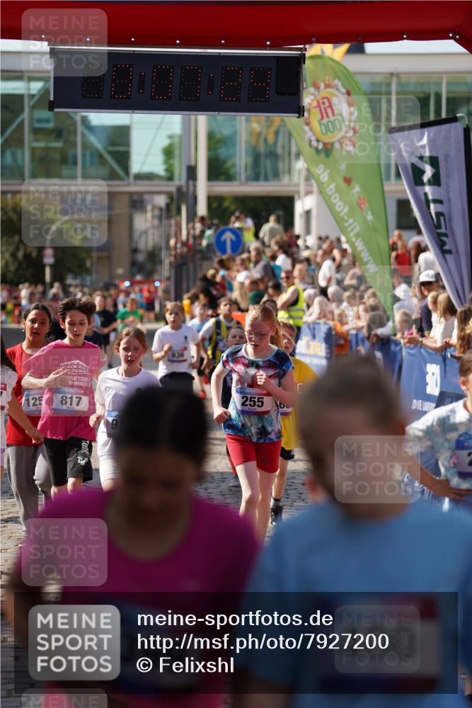 13.06.2025 - Holstenköstenlauf Felixshl http://msf.ph/oto/7927200 13.06.2025 16:52:23 Laufen 126, 255, 256, 262, 266, 394, 412, 540, 549, 660, 809, 817, 927, 930, 936, 1250, 1266 meine-sportfotos.de