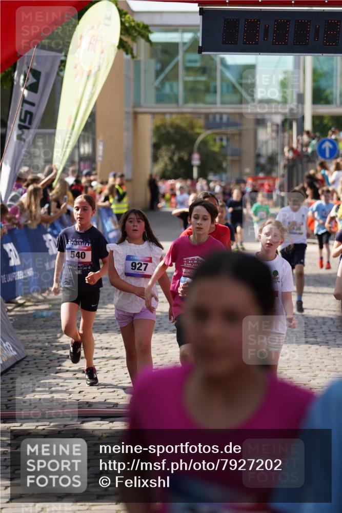 13.06.2025 - Holstenköstenlauf Felixshl http://msf.ph/oto/7927202 13.06.2025 16:52:24 Laufen 126, 255, 256, 262, 266, 394, 412, 540, 549, 660, 809, 817, 927, 930, 936, 1250, 1266 meine-sportfotos.de