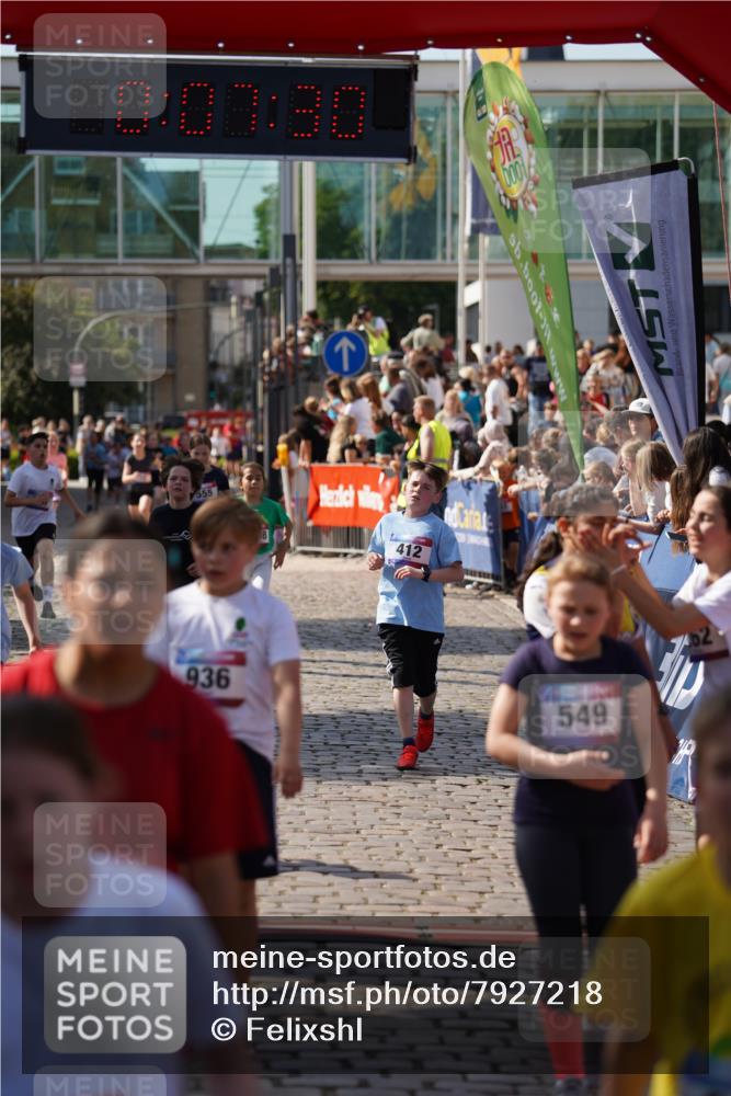 13.06.2025 - Holstenköstenlauf Felixshl http://msf.ph/oto/7927218 13.06.2025 16:52:29 Laufen 262, 266, 394, 412, 549, 555, 936, 938, 1108, 1263, 1266 meine-sportfotos.de