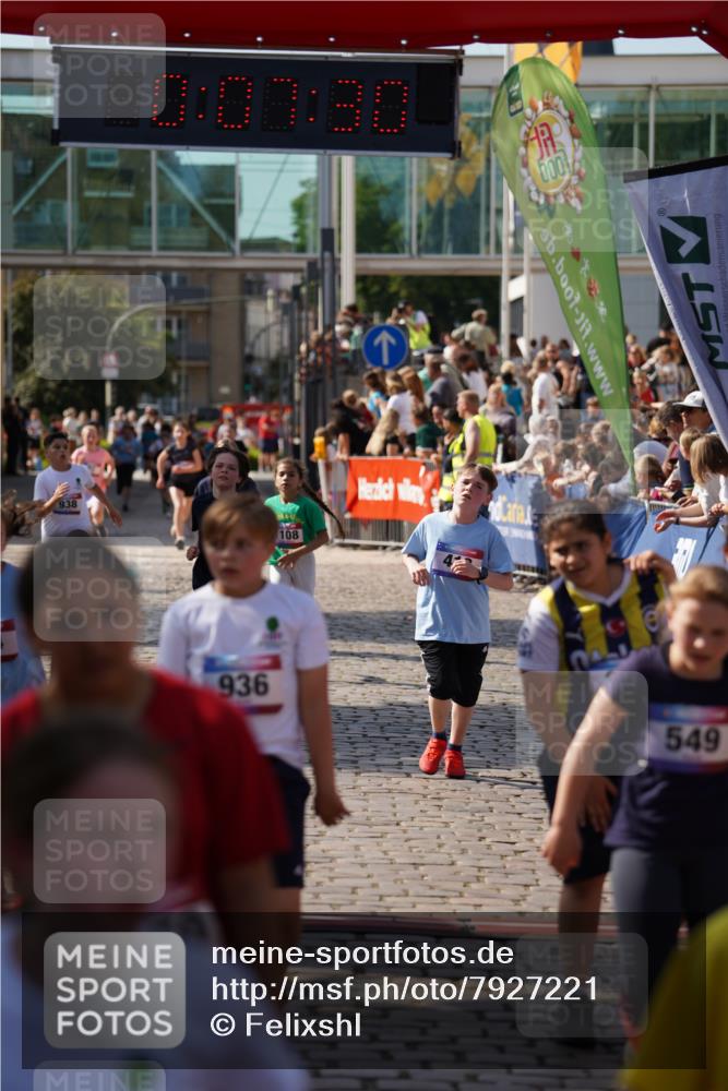 13.06.2025 - Holstenköstenlauf Felixshl http://msf.ph/oto/7927221 13.06.2025 16:52:29 Laufen 262, 266, 394, 412, 549, 555, 936, 938, 1108, 1263, 1266 meine-sportfotos.de
