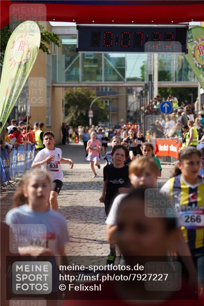 13.06.2025 - Holstenköstenlauf Felixshl http://msf.ph/oto/7927227 13.06.2025 16:52:32 Laufen 71, 72, 394, 412, 555, 938, 1108, 1263 meine-sportfotos.de