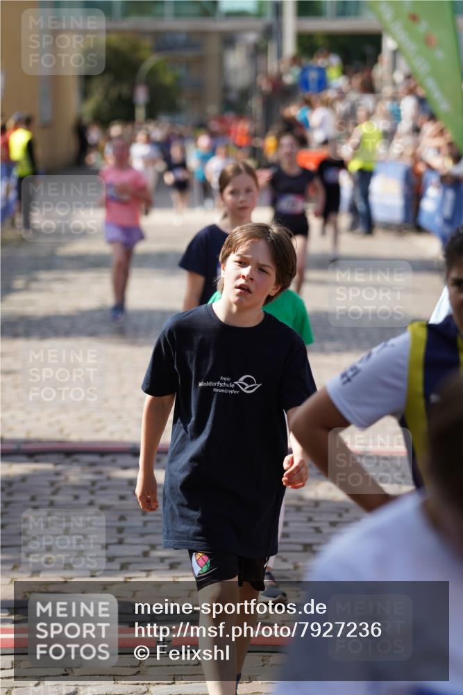13.06.2025 - Holstenköstenlauf Felixshl http://msf.ph/oto/7927236 13.06.2025 16:52:35 Laufen 71, 72, 412, 535, 538, 555, 938, 1108, 1263 meine-sportfotos.de