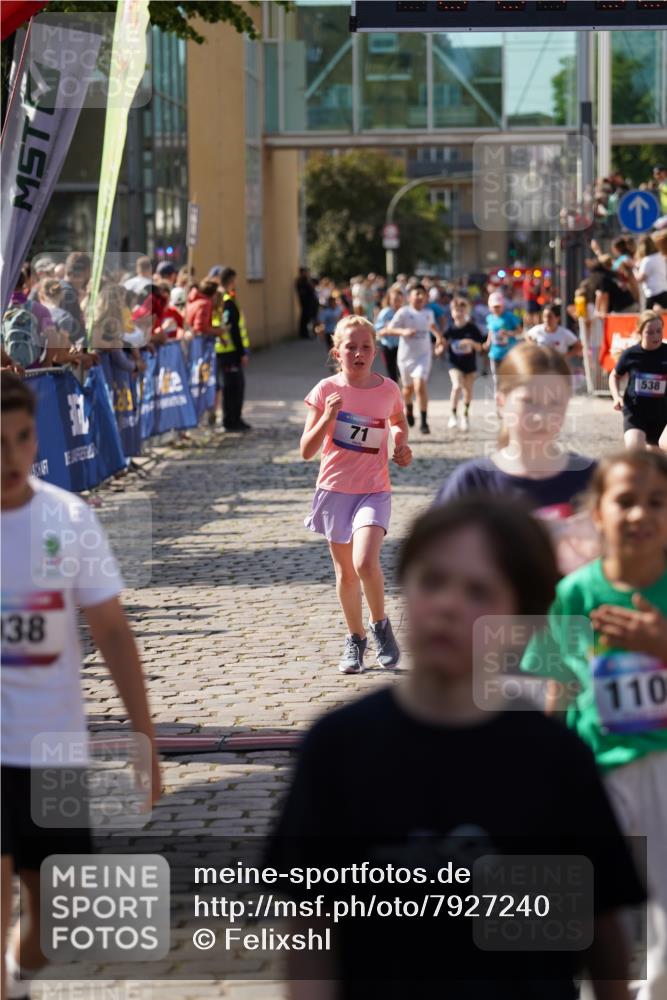 13.06.2025 - Holstenköstenlauf Felixshl http://msf.ph/oto/7927240 13.06.2025 16:52:37 Laufen 71, 72, 535, 538, 542, 555, 800, 803, 938, 1108, 1263 meine-sportfotos.de
