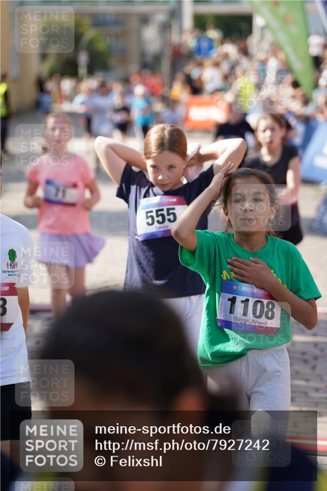13.06.2025 - Holstenköstenlauf Felixshl http://msf.ph/oto/7927242 13.06.2025 16:52:38 Laufen 71, 72, 257, 535, 538, 542, 555, 800, 803, 1108 meine-sportfotos.de