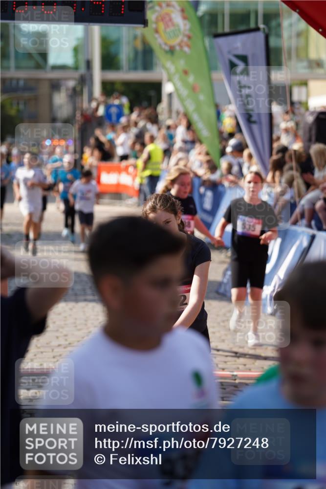 13.06.2025 - Holstenköstenlauf Felixshl http://msf.ph/oto/7927248 13.06.2025 16:52:40 Laufen 71, 72, 257, 403, 535, 538, 542, 797, 800, 803, 1253 meine-sportfotos.de