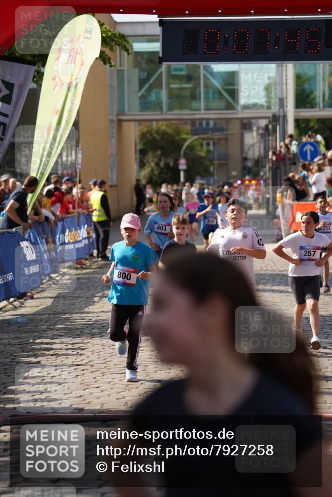 13.06.2025 - Holstenköstenlauf Felixshl http://msf.ph/oto/7927258 13.06.2025 16:52:44 Laufen 257, 403, 535, 538, 542, 797, 800, 803, 816, 1253 meine-sportfotos.de