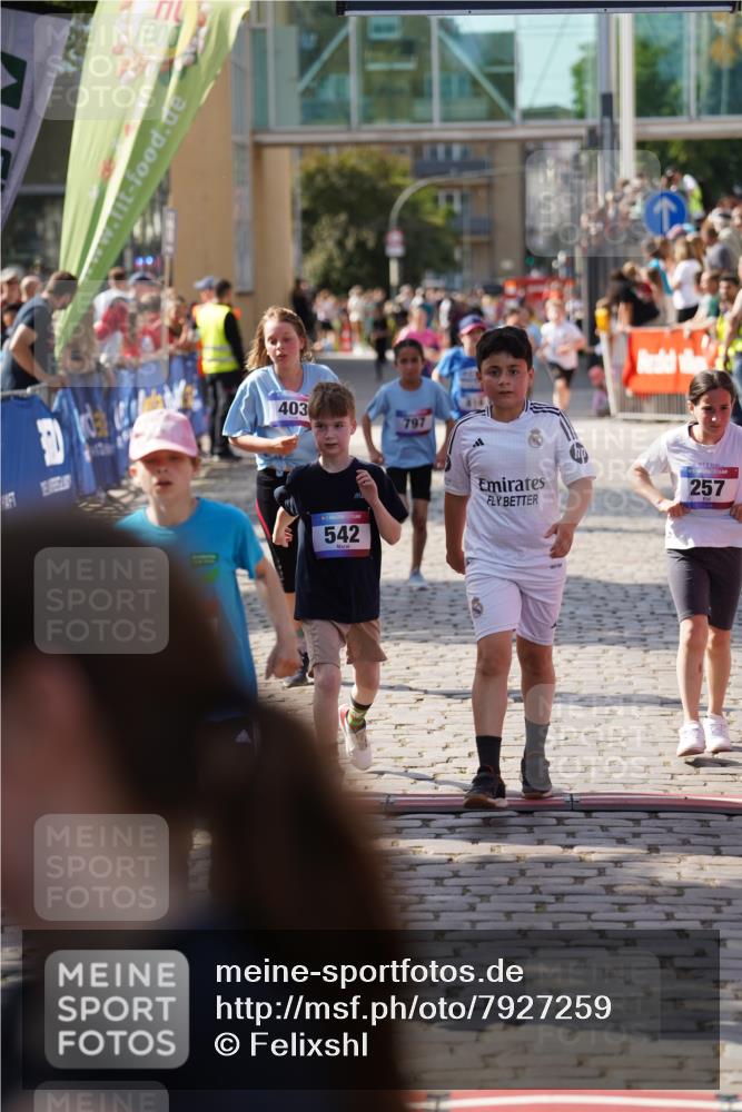 13.06.2025 - Holstenköstenlauf Felixshl http://msf.ph/oto/7927259 13.06.2025 16:52:45 Laufen 257, 403, 535, 538, 542, 797, 800, 803, 816, 1253 meine-sportfotos.de