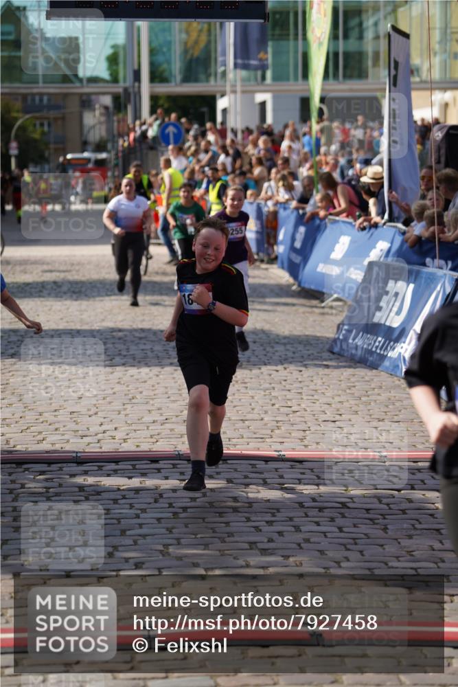 13.06.2025 - Holstenköstenlauf Felixshl http://msf.ph/oto/7927458 13.06.2025 16:54:28 Laufen 547, 1255, 1256 meine-sportfotos.de