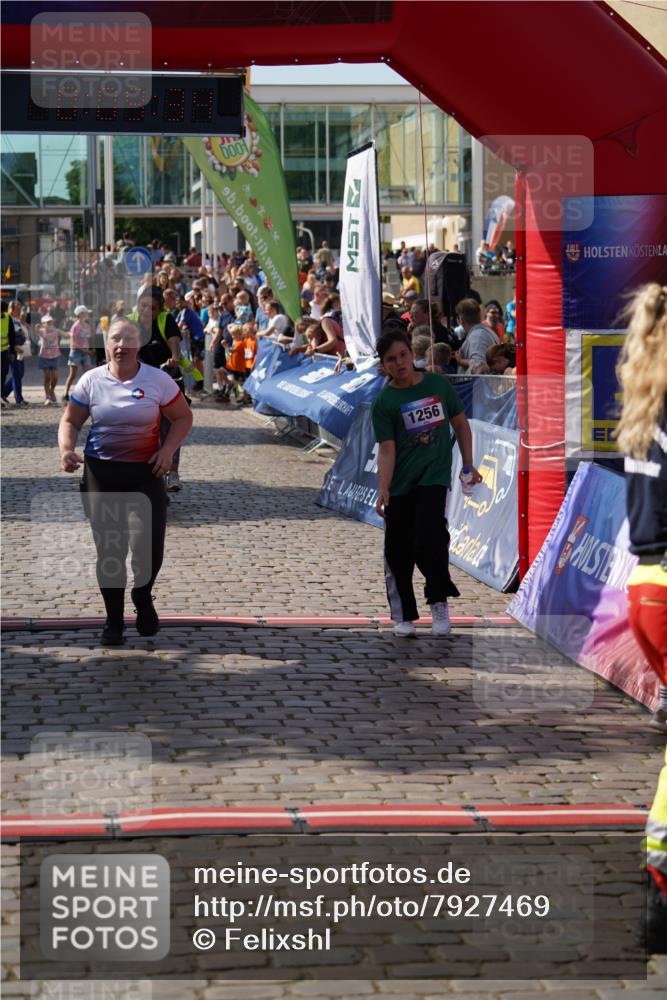 13.06.2025 - Holstenköstenlauf Felixshl http://msf.ph/oto/7927469 13.06.2025 16:54:34 Laufen 1255, 1256 meine-sportfotos.de