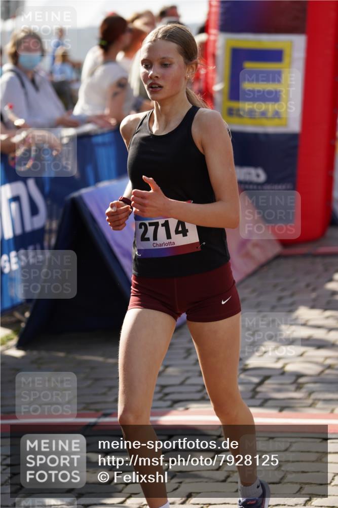 13.06.2025 - Holstenköstenlauf Felixshl http://msf.ph/oto/7928125 13.06.2025 17:53:27 Laufen 2596, 2597, 2714 meine-sportfotos.de