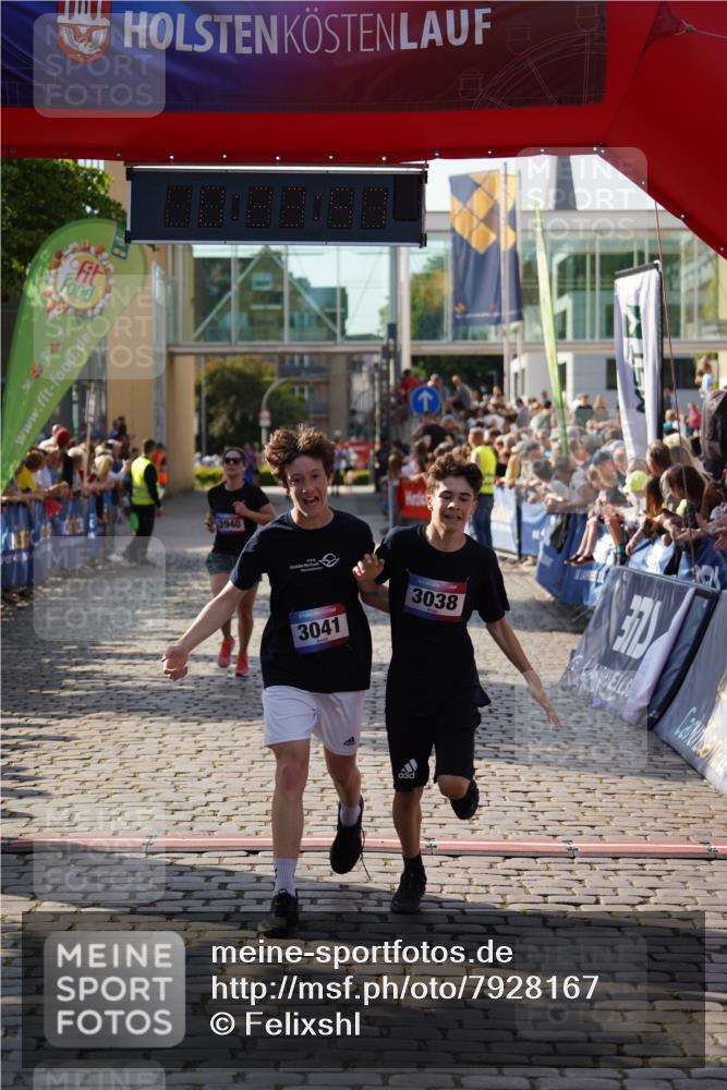 13.06.2025 - Holstenköstenlauf Felixshl http://msf.ph/oto/7928167 13.06.2025 17:53:58 Laufen 3038, 3041, 3940 meine-sportfotos.de