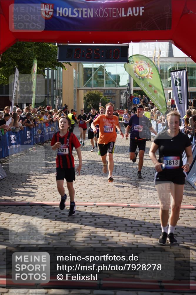 13.06.2025 - Holstenköstenlauf Felixshl http://msf.ph/oto/7928278 13.06.2025 17:55:11 Laufen 2057, 2421, 2462, 2744, 3199, 3642, 3775, 3813, 3889, 3931 meine-sportfotos.de