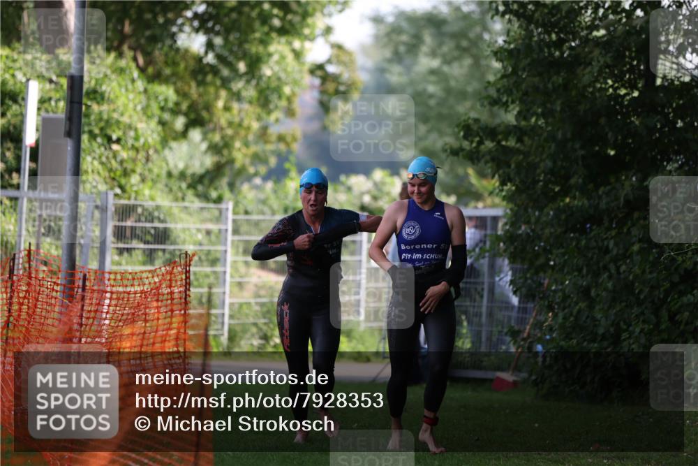 15.06.2025 - 7 Türme Triathlon Michael Strokosch http://msf.ph/oto/7928353 15.06.2025 09:16:03 Schwimmen 83, 84 meine-sportfotos.de