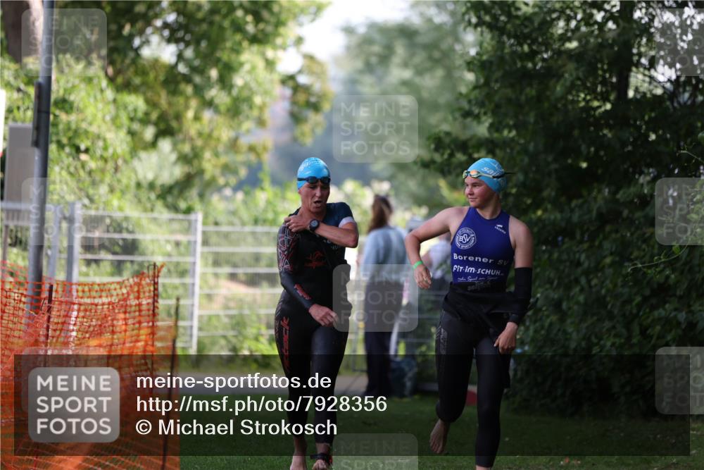 15.06.2025 - 7 Türme Triathlon Michael Strokosch http://msf.ph/oto/7928356 15.06.2025 09:16:04 Schwimmen 83, 84 meine-sportfotos.de