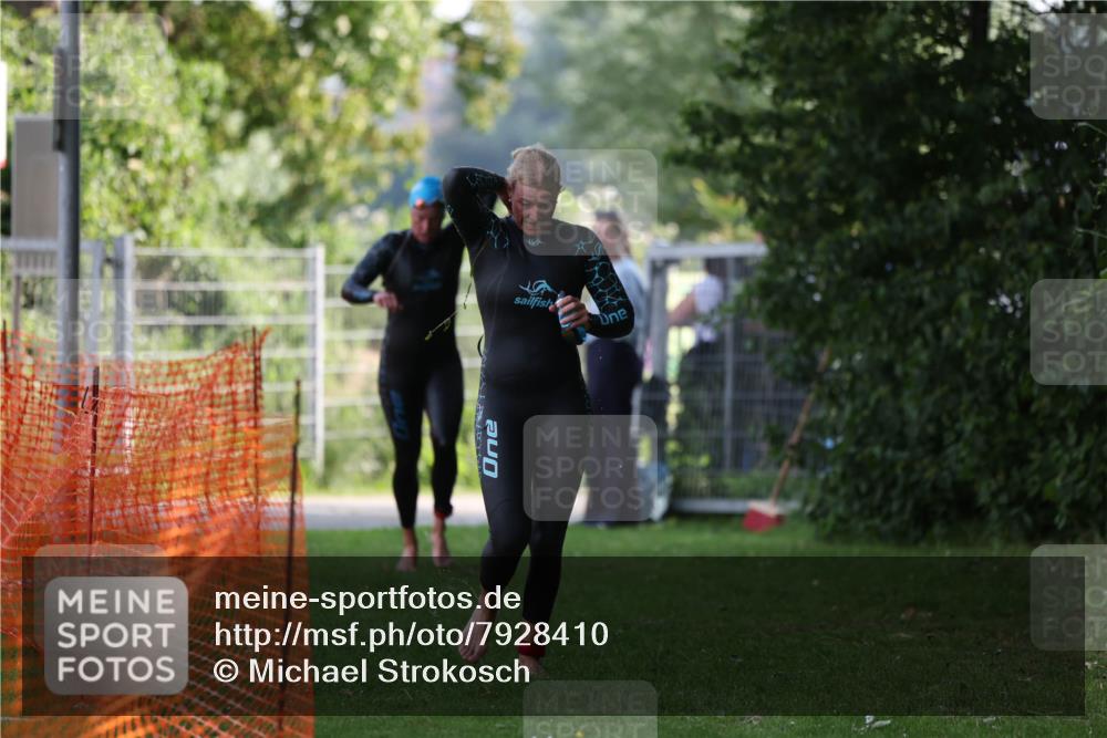 15.06.2025 - 7 Türme Triathlon Michael Strokosch http://msf.ph/oto/7928410 15.06.2025 09:17:03 Schwimmen 81, 82 meine-sportfotos.de