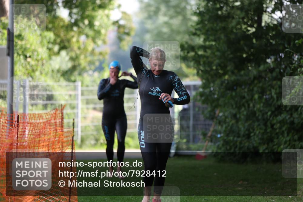 15.06.2025 - 7 Türme Triathlon Michael Strokosch http://msf.ph/oto/7928412 15.06.2025 09:17:03 Schwimmen 81, 82 meine-sportfotos.de