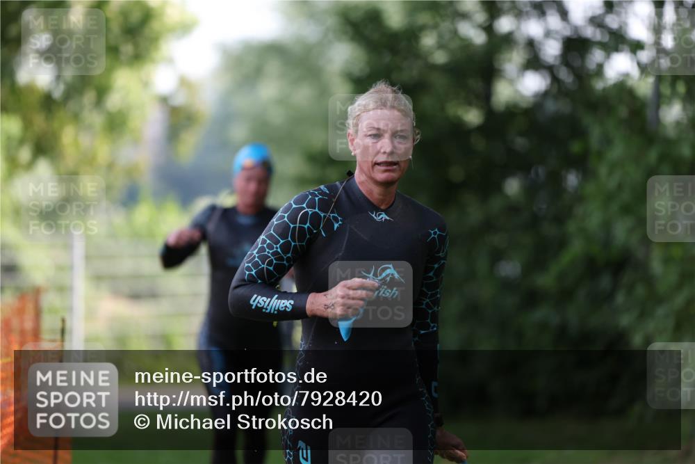 15.06.2025 - 7 Türme Triathlon Michael Strokosch http://msf.ph/oto/7928420 15.06.2025 09:17:06 Schwimmen 81, 82 meine-sportfotos.de