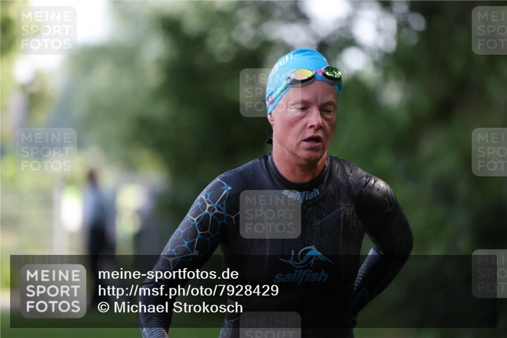 15.06.2025 - 7 Türme Triathlon Michael Strokosch http://msf.ph/oto/7928429 15.06.2025 09:17:08 Schwimmen 81, 82 meine-sportfotos.de