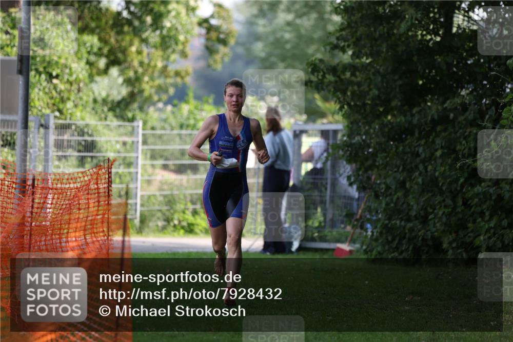 15.06.2025 - 7 Türme Triathlon Michael Strokosch http://msf.ph/oto/7928432 15.06.2025 09:17:32 Schwimmen 11, 12, 13, 14, 103 meine-sportfotos.de
