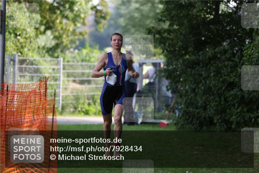 15.06.2025 - 7 Türme Triathlon Michael Strokosch http://msf.ph/oto/7928434 15.06.2025 09:17:33 Schwimmen 11, 12, 13, 14, 103 meine-sportfotos.de