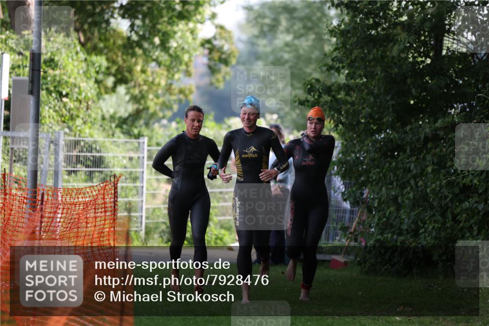 15.06.2025 - 7 Türme Triathlon Michael Strokosch http://msf.ph/oto/7928476 15.06.2025 09:18:16 Schwimmen 113, 114, 115 meine-sportfotos.de