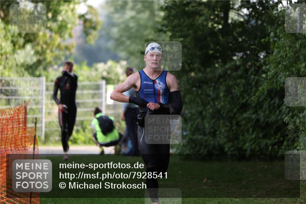 15.06.2025 - 7 Türme Triathlon Michael Strokosch http://msf.ph/oto/7928541 15.06.2025 09:19:48 Schwimmen 26, 28, 31, 33, 35 meine-sportfotos.de