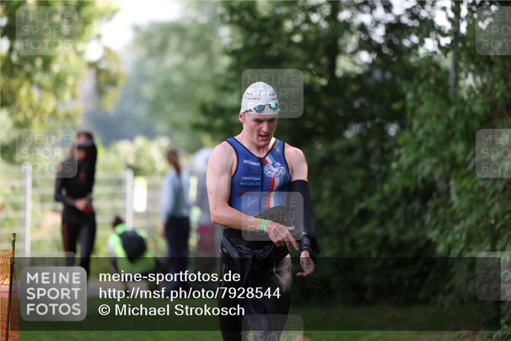 15.06.2025 - 7 Türme Triathlon Michael Strokosch http://msf.ph/oto/7928544 15.06.2025 09:19:49 Schwimmen 26, 28, 31, 33, 35 meine-sportfotos.de