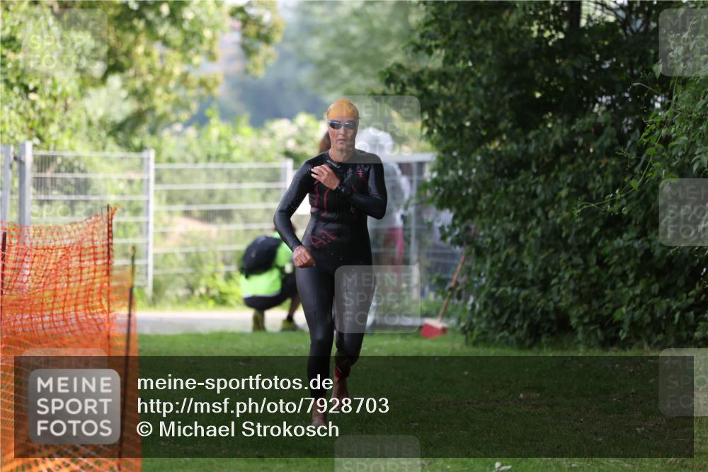 15.06.2025 - 7 Türme Triathlon Michael Strokosch http://msf.ph/oto/7928703 15.06.2025 09:21:31 Schwimmen 93, 94, 95 meine-sportfotos.de