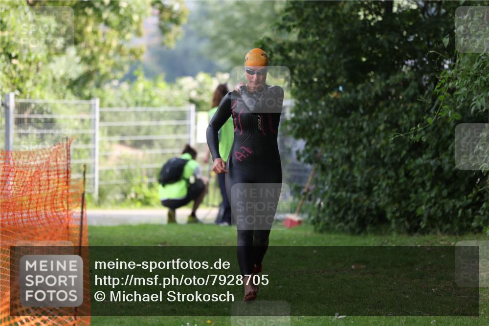 15.06.2025 - 7 Türme Triathlon Michael Strokosch http://msf.ph/oto/7928705 15.06.2025 09:21:32 Schwimmen 93, 94, 95 meine-sportfotos.de