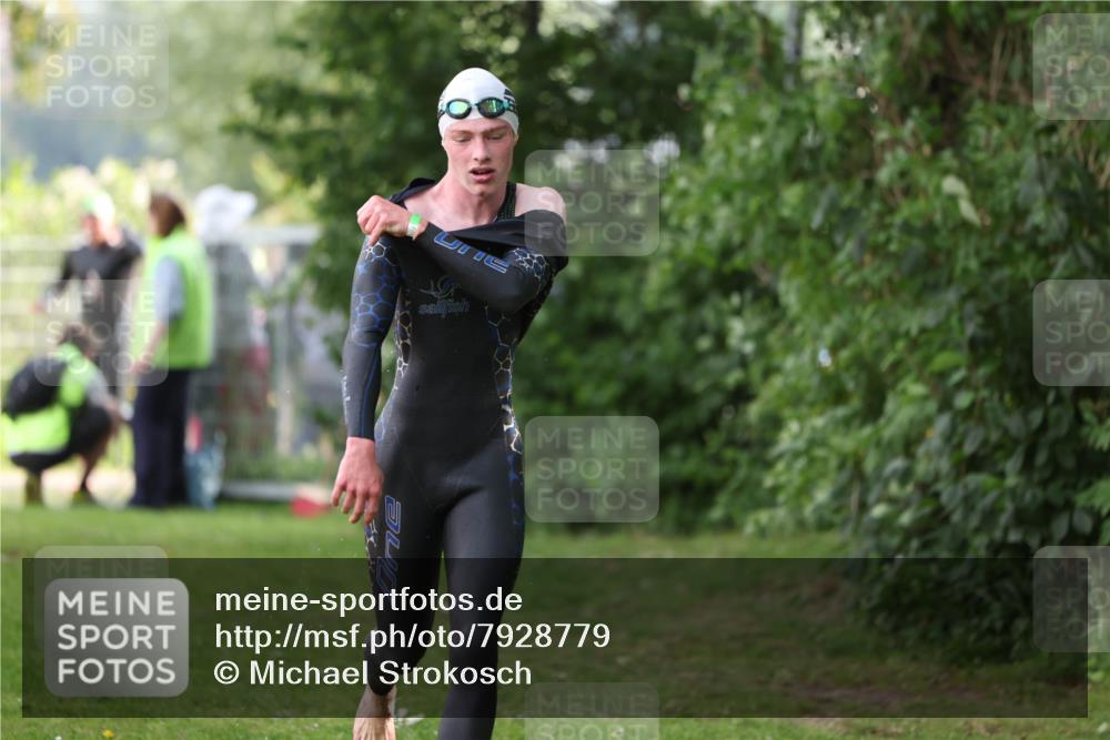 15.06.2025 - 7 Türme Triathlon Michael Strokosch http://msf.ph/oto/7928779 15.06.2025 09:22:18 Schwimmen 9, 38, 62, 64 meine-sportfotos.de