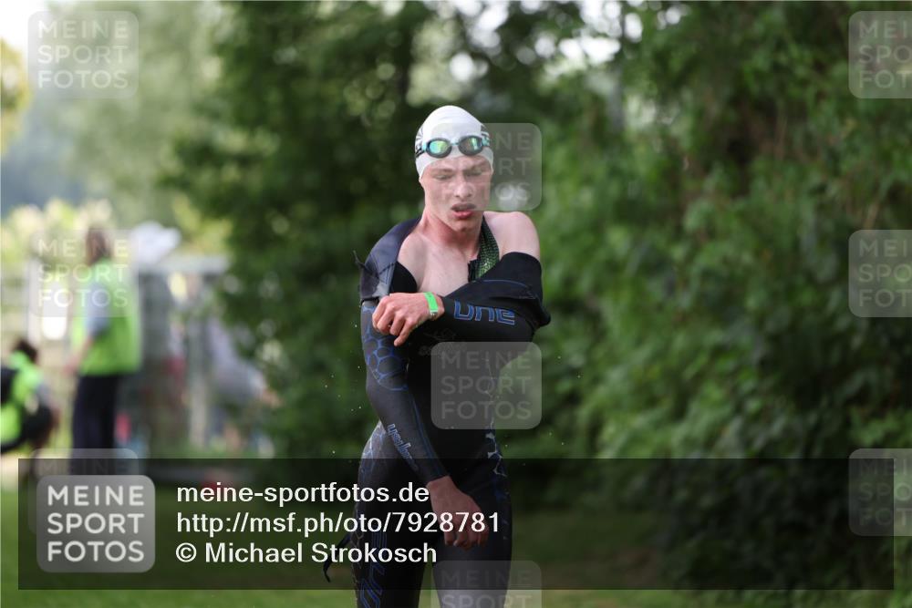 15.06.2025 - 7 Türme Triathlon Michael Strokosch http://msf.ph/oto/7928781 15.06.2025 09:22:18 Schwimmen 9, 38, 62, 64 meine-sportfotos.de