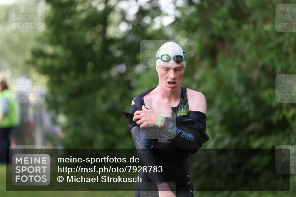15.06.2025 - 7 Türme Triathlon Michael Strokosch http://msf.ph/oto/7928783 15.06.2025 09:22:19 Schwimmen 9, 38, 62, 64 meine-sportfotos.de