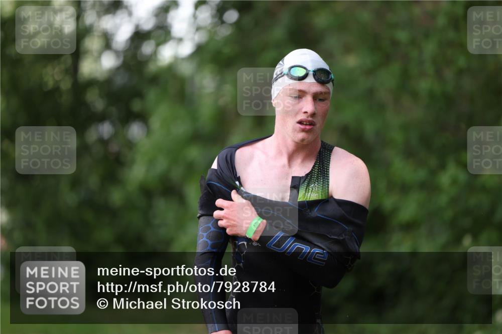15.06.2025 - 7 Türme Triathlon Michael Strokosch http://msf.ph/oto/7928784 15.06.2025 09:22:19 Schwimmen 9, 38, 62, 64 meine-sportfotos.de
