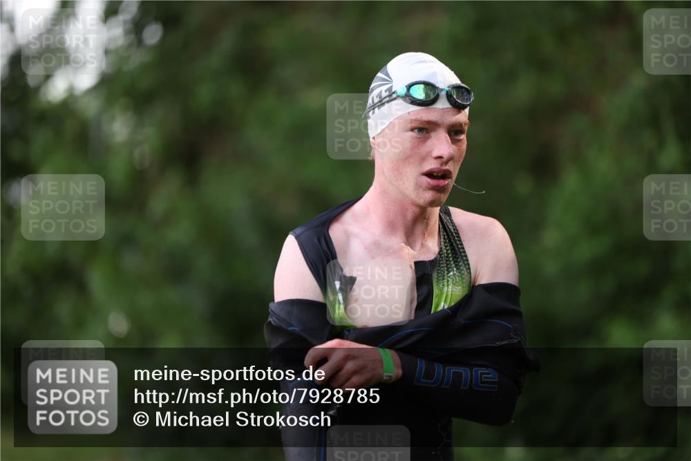 15.06.2025 - 7 Türme Triathlon Michael Strokosch http://msf.ph/oto/7928785 15.06.2025 09:22:20 Schwimmen 9, 38, 62, 64 meine-sportfotos.de