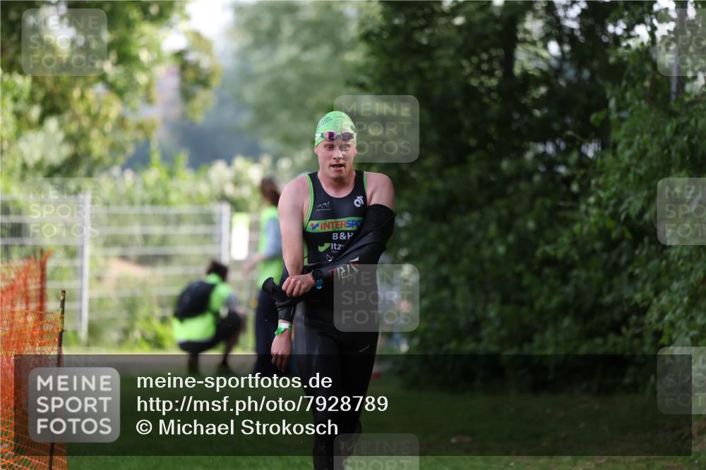 15.06.2025 - 7 Türme Triathlon Michael Strokosch http://msf.ph/oto/7928789 15.06.2025 09:22:24 Schwimmen 9, 38, 62, 64 meine-sportfotos.de