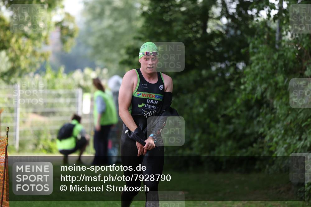 15.06.2025 - 7 Türme Triathlon Michael Strokosch http://msf.ph/oto/7928790 15.06.2025 09:22:24 Schwimmen 9, 38, 62, 64 meine-sportfotos.de