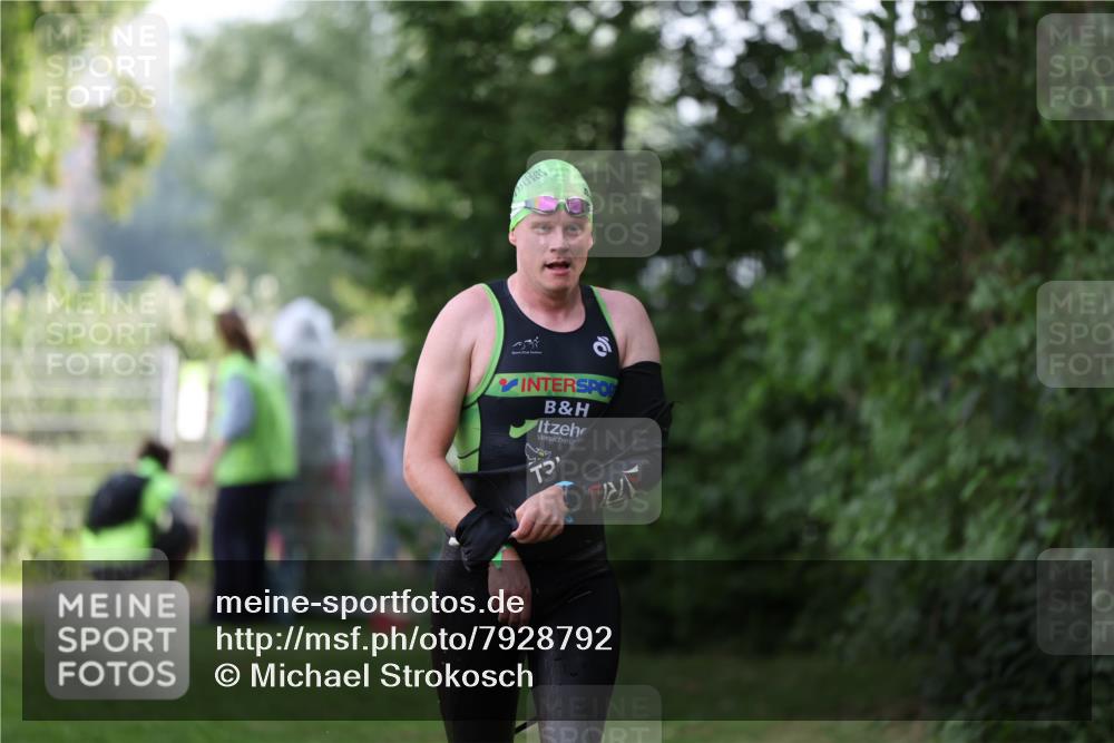 15.06.2025 - 7 Türme Triathlon Michael Strokosch http://msf.ph/oto/7928792 15.06.2025 09:22:25 Schwimmen 38, 62, 64 meine-sportfotos.de