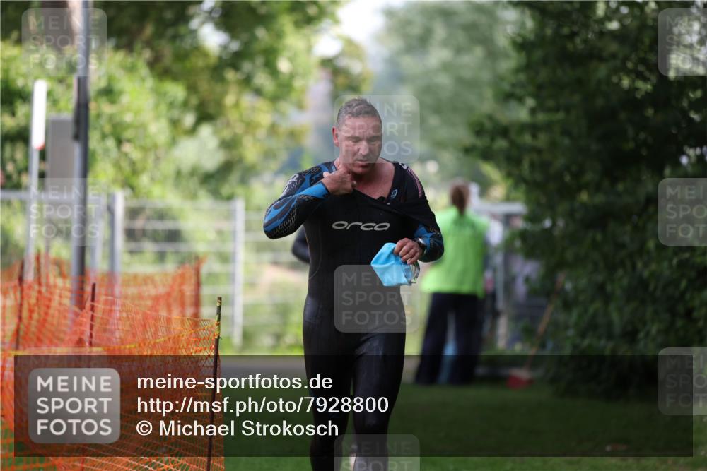 15.06.2025 - 7 Türme Triathlon Michael Strokosch http://msf.ph/oto/7928800 15.06.2025 09:22:50 Schwimmen 8, 10, 79 meine-sportfotos.de