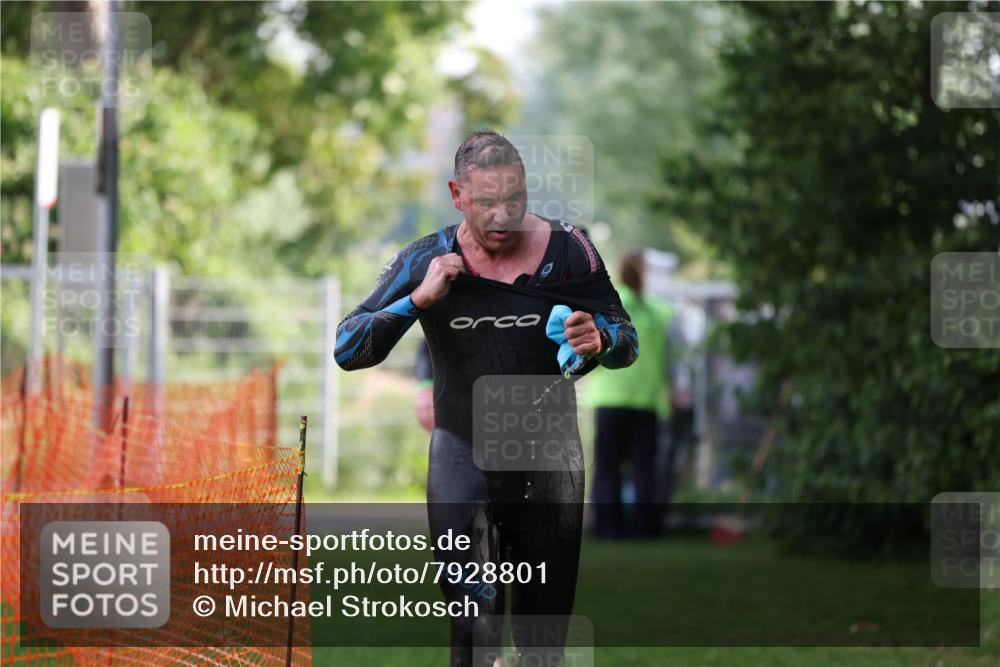 15.06.2025 - 7 Türme Triathlon Michael Strokosch http://msf.ph/oto/7928801 15.06.2025 09:22:50 Schwimmen 8, 10, 79 meine-sportfotos.de
