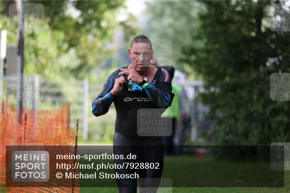 15.06.2025 - 7 Türme Triathlon Michael Strokosch http://msf.ph/oto/7928802 15.06.2025 09:22:51 Schwimmen 8, 10, 79 meine-sportfotos.de