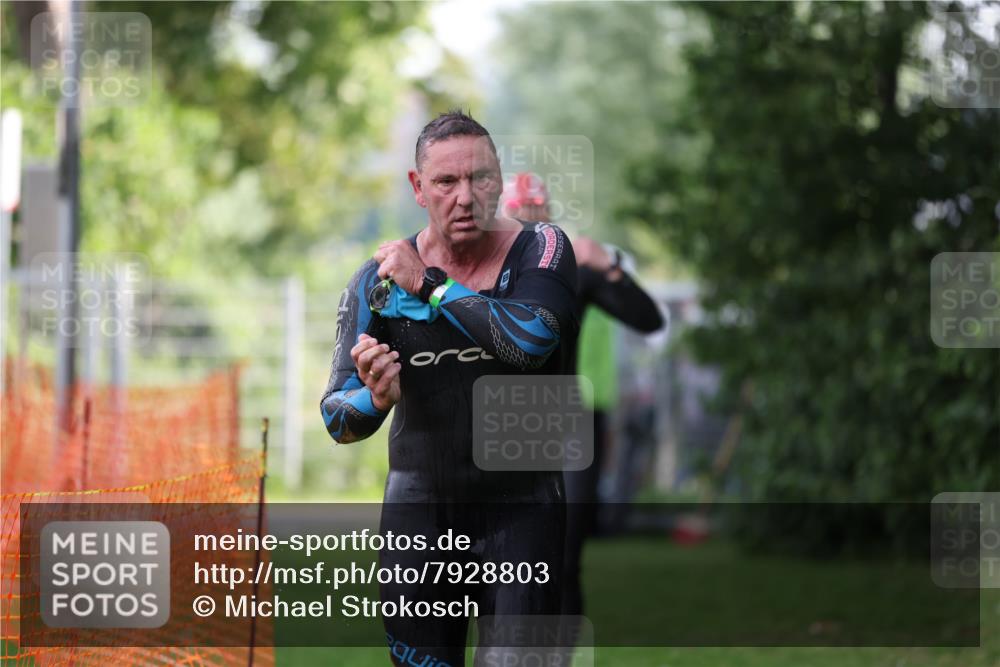 15.06.2025 - 7 Türme Triathlon Michael Strokosch http://msf.ph/oto/7928803 15.06.2025 09:22:51 Schwimmen 8, 10, 79 meine-sportfotos.de