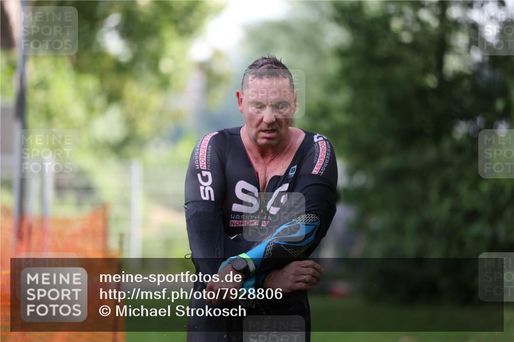 15.06.2025 - 7 Türme Triathlon Michael Strokosch http://msf.ph/oto/7928806 15.06.2025 09:22:52 Schwimmen 8, 10, 79 meine-sportfotos.de